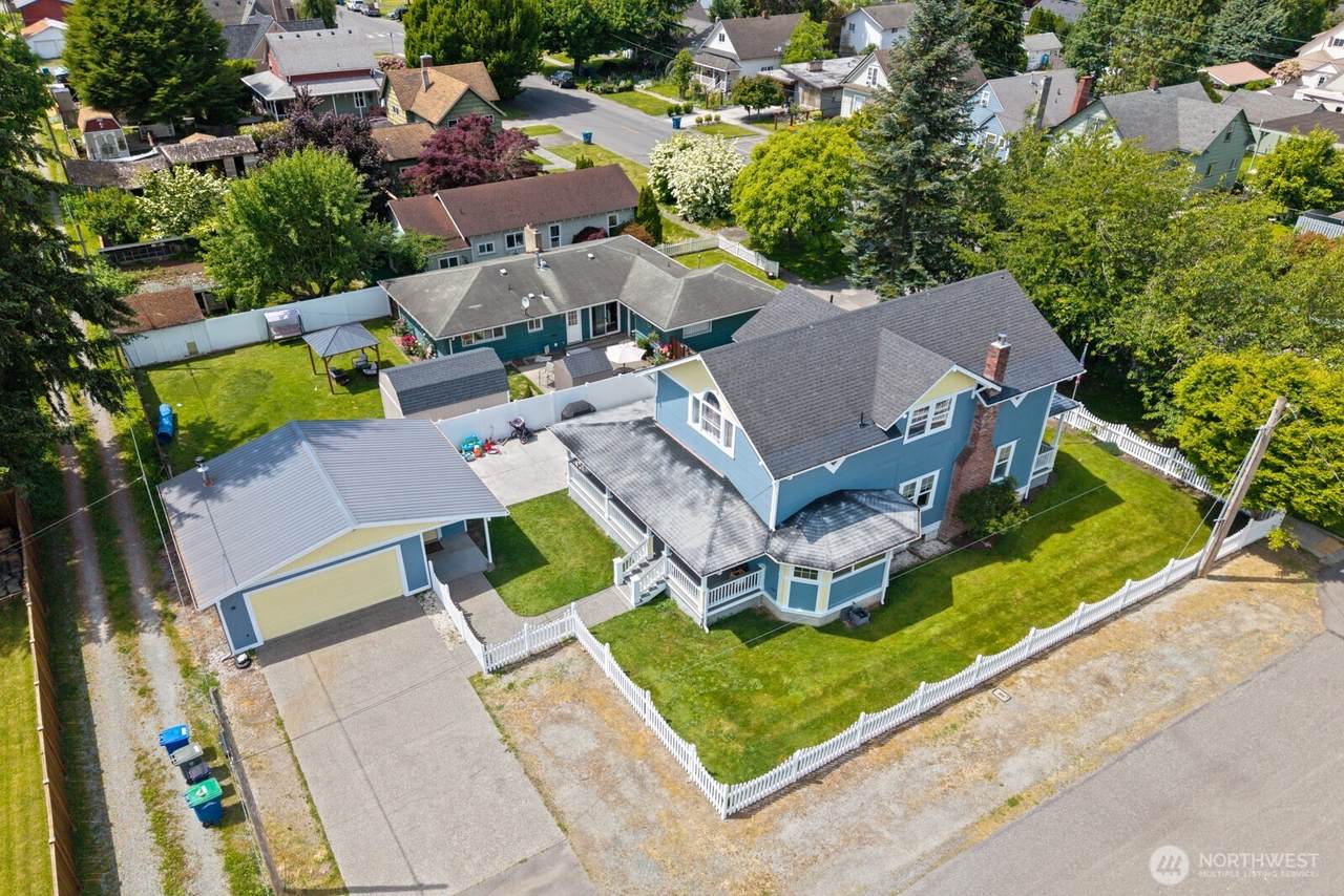 437 Jameson Street - Photo 1