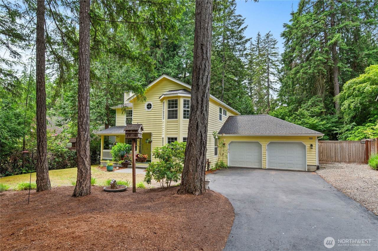 731 Lakeshore Drive - Photo 1
