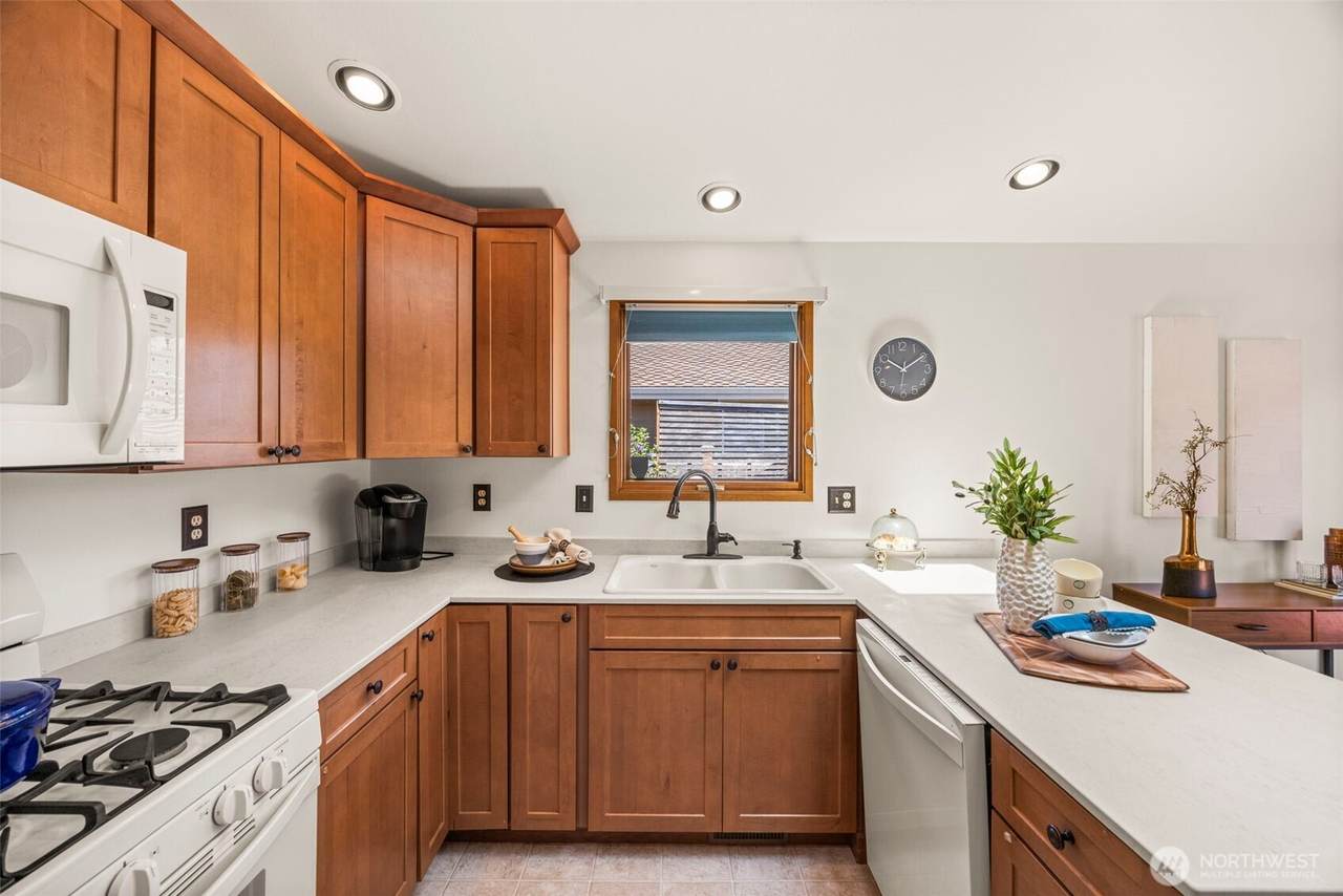 https://bt-photos.global.ssl.fastly.net/nwmls/1280_boomver_1_2536098-1.jpg