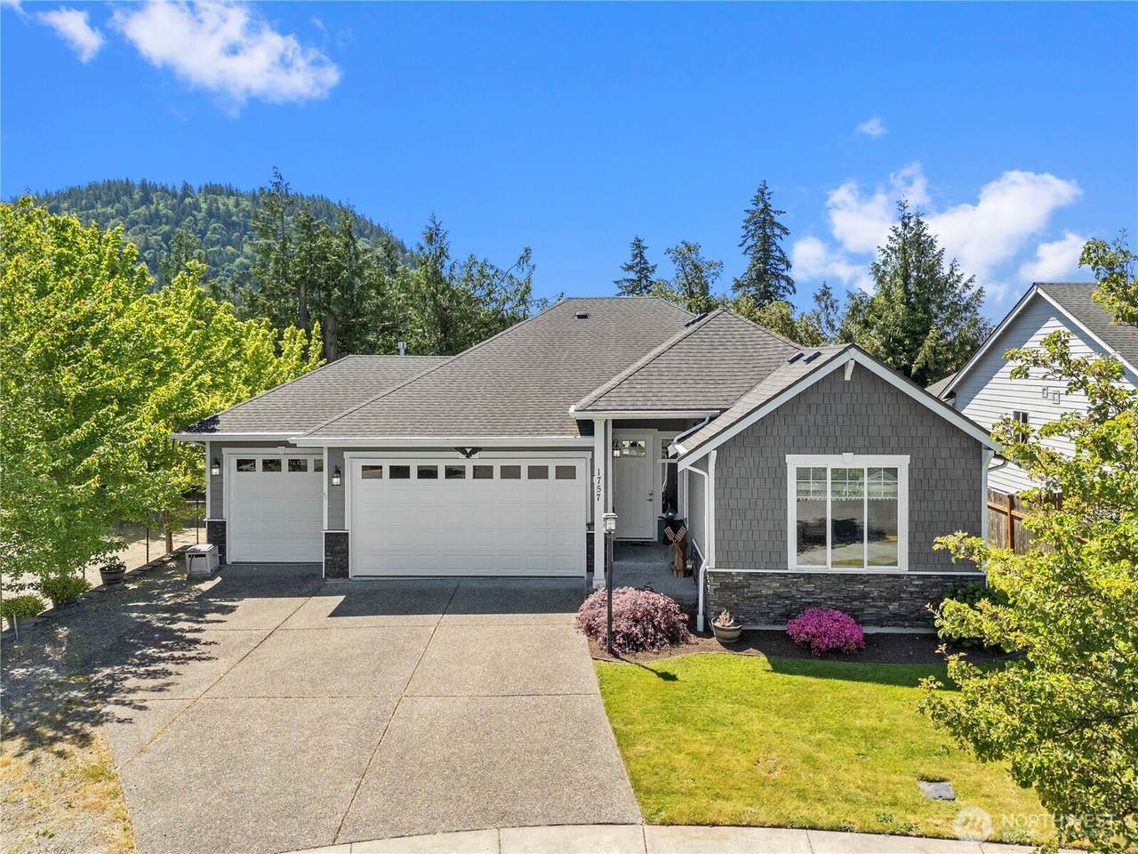 1757 Hillcrest Loop - Photo 1