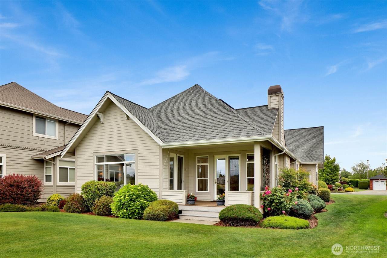 585 E Maberry Drive - Photo 1