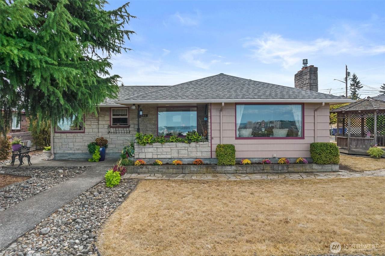 502 32nd Street - Photo 1