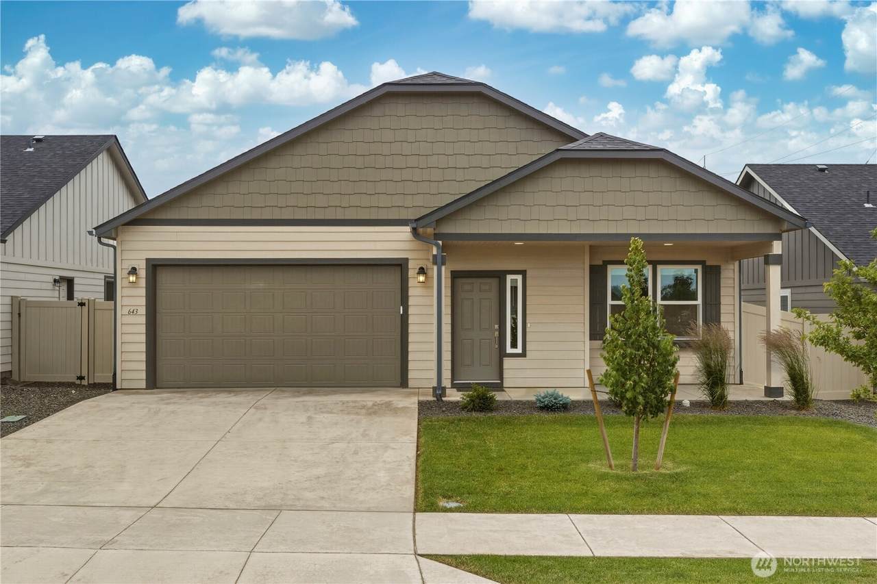 643 Ava Street - Photo 1