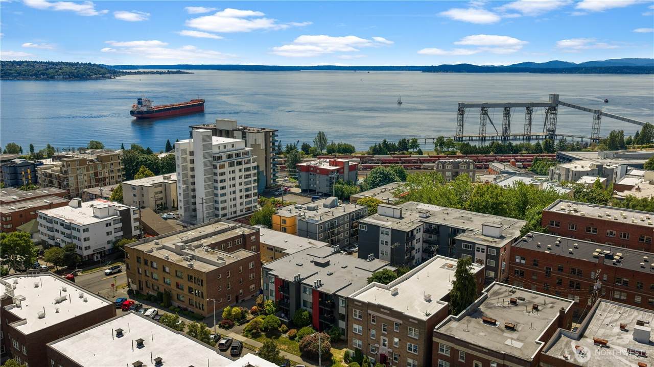 613 4th Avenue - Photo 1