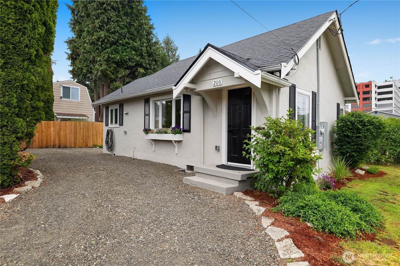 206 Hewitt Avenue - Photo 1