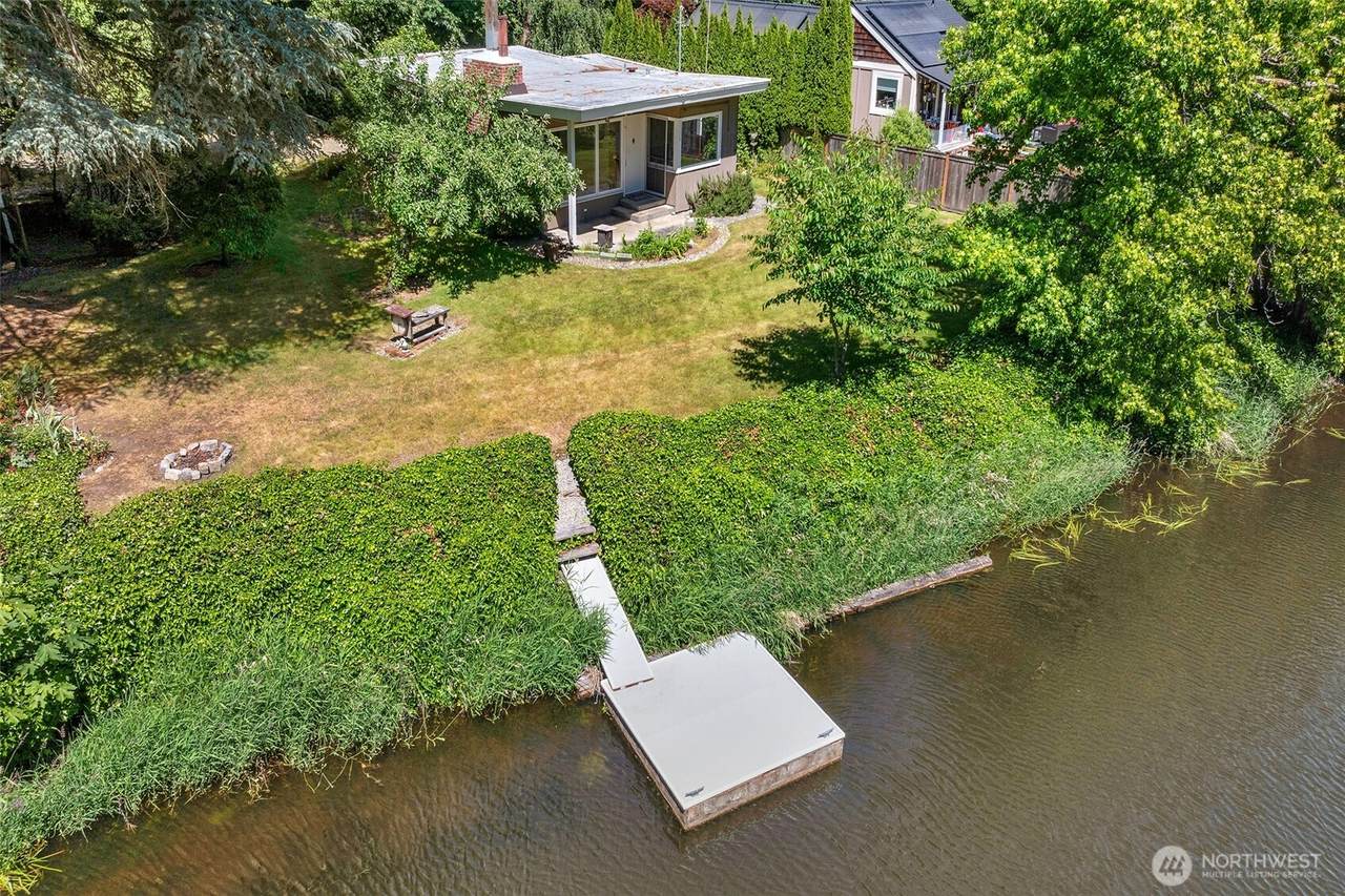 8833 Bothell Way - Photo 1