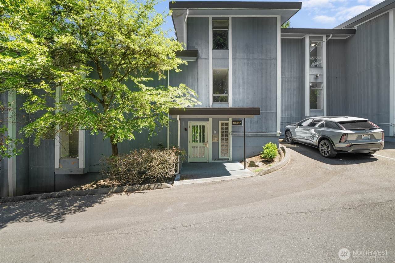 10459 Des Moines Memorial Dr - Photo 1