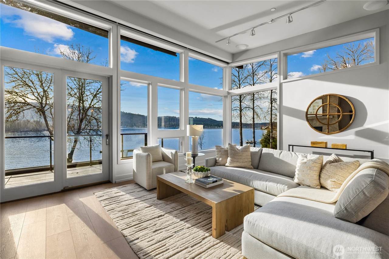 4323 Lake Sammamish Parkway - Photo 1