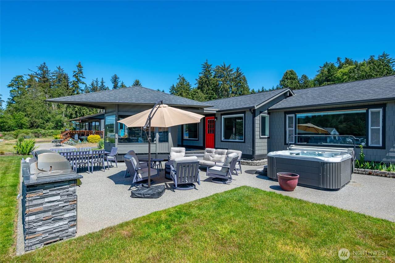 213 Cornet Bay Road - Photo 1
