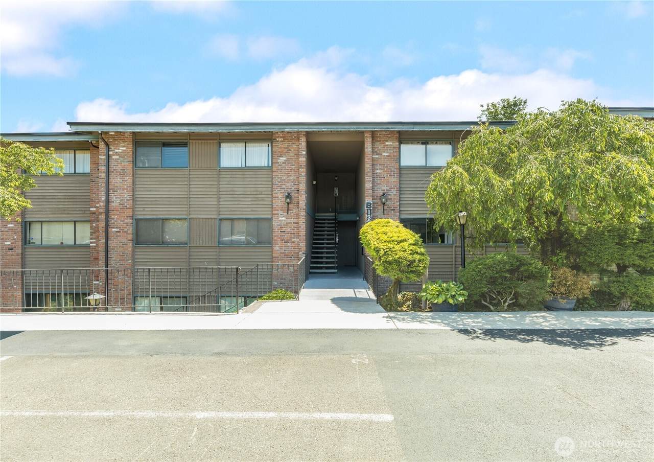 13558 37th Avenue - Photo 1