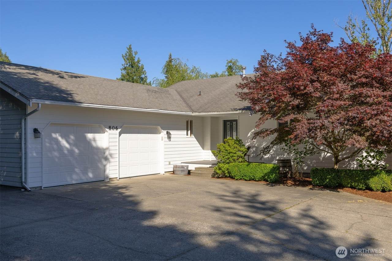 806 Park Court - Photo 1