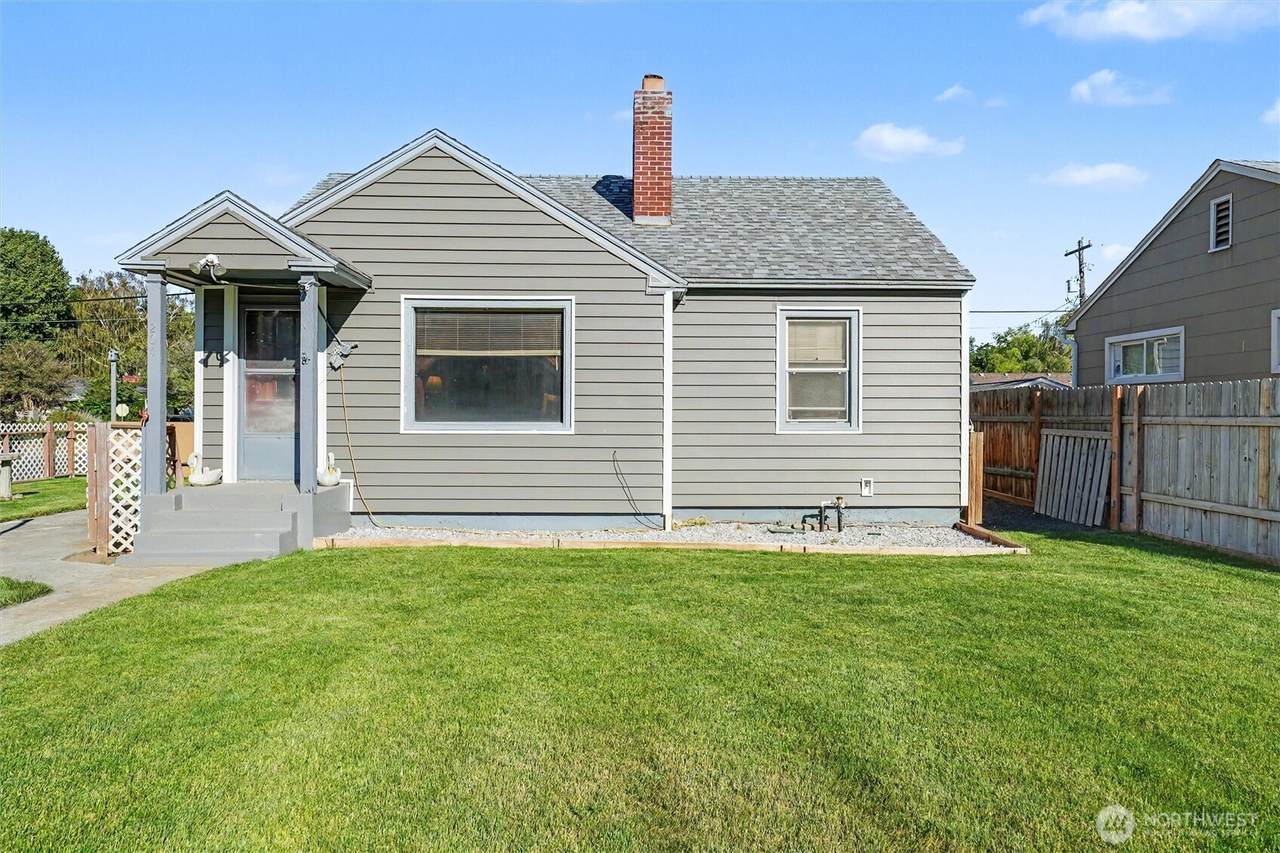 204 E Street - Photo 1