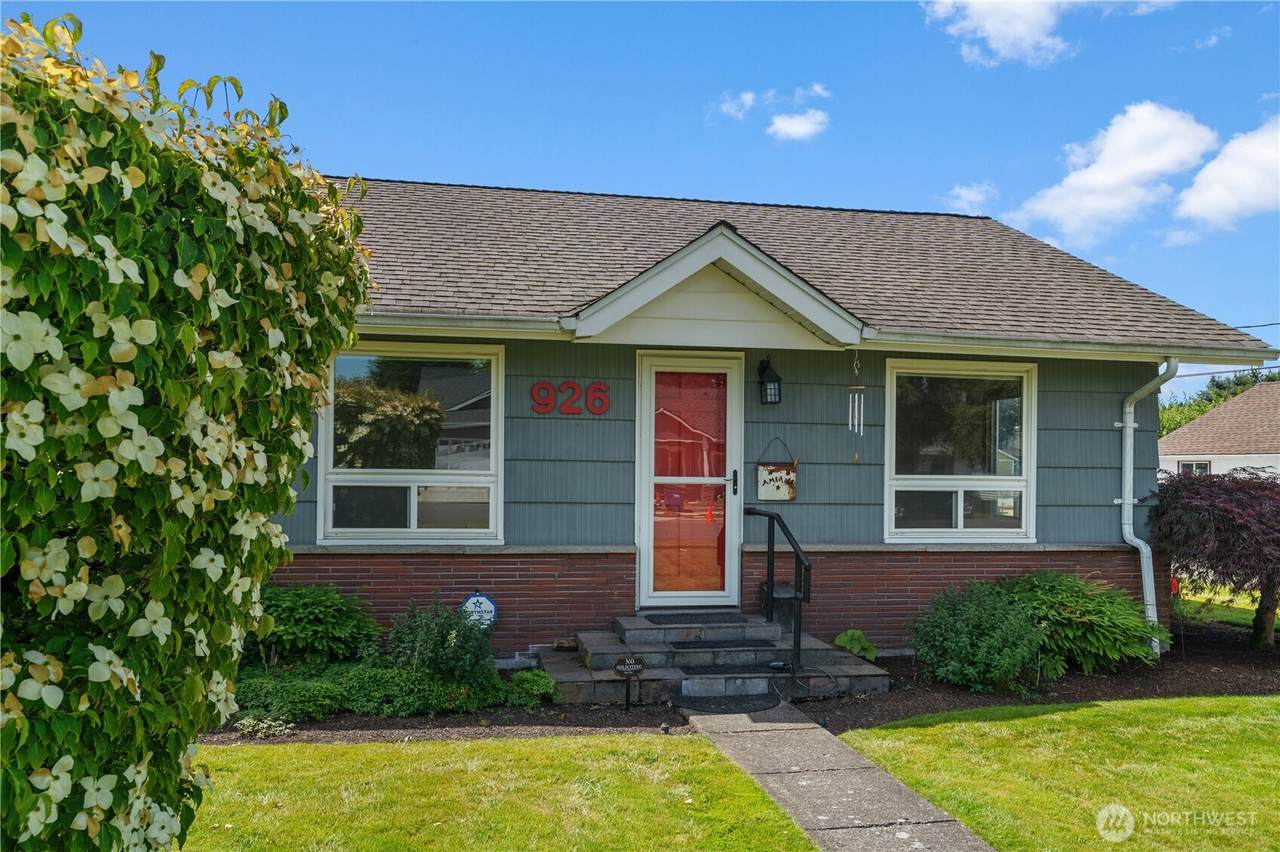 926 6th Avenue - Photo 1