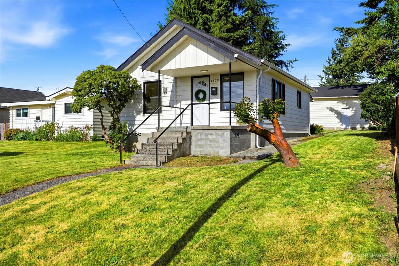 1608 Cedar Street - Photo 1