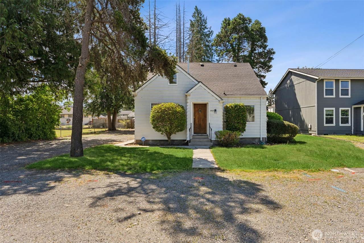 512 118th Street - Photo 1