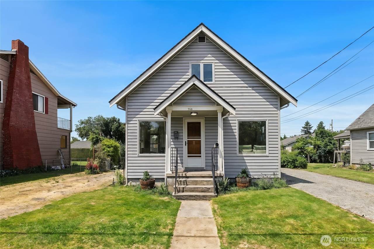 710 2nd Street - Photo 1