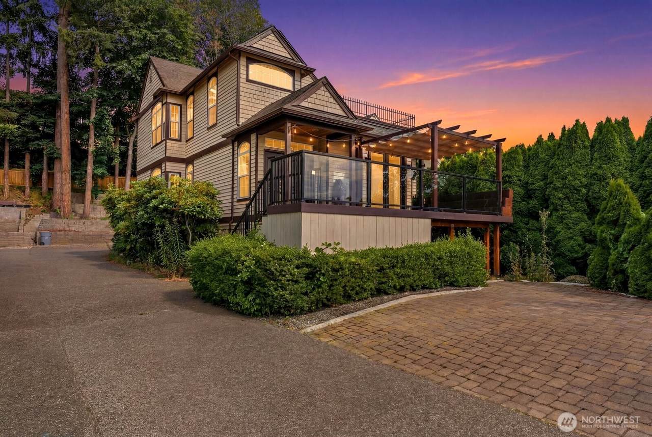 1542 Sammamish Parkway - Photo 1