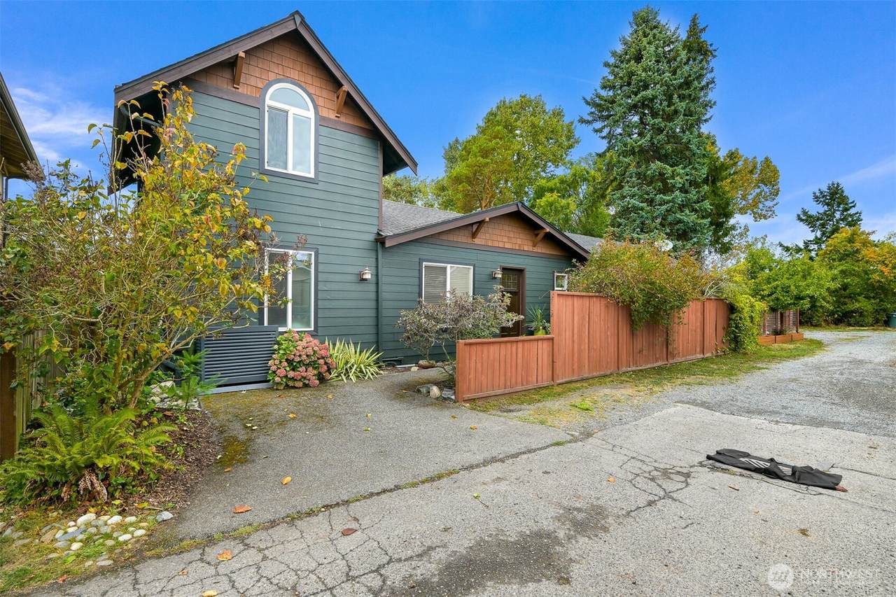 2412 North Street - Photo 1