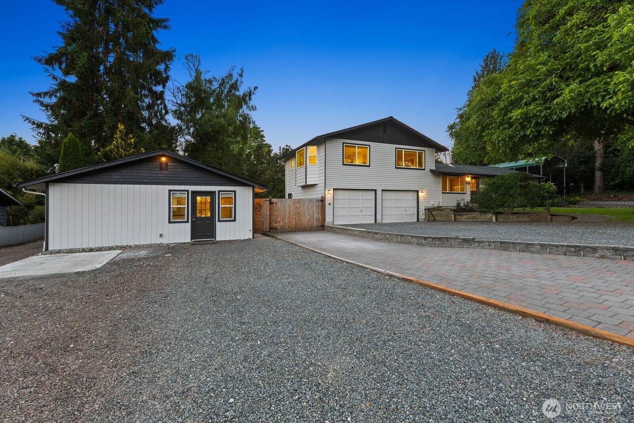 7210 89th Ave Se - Photo 1