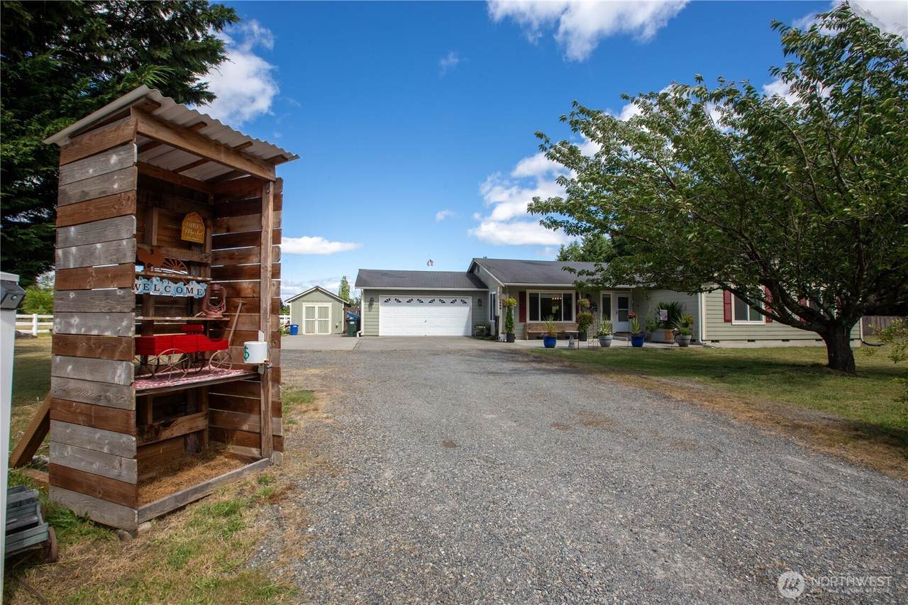 10548 179th Avenue - Photo 1