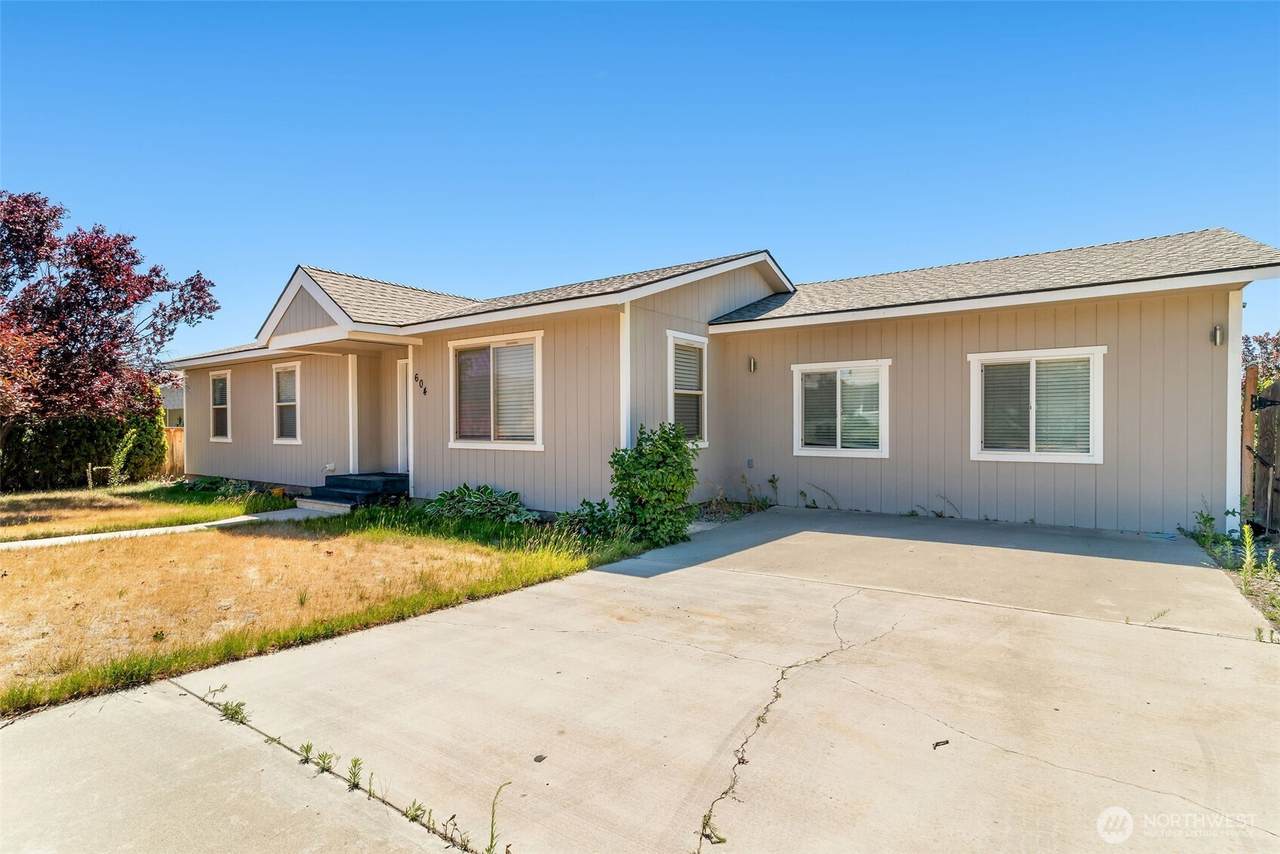 604 Bramble Avenue - Photo 1