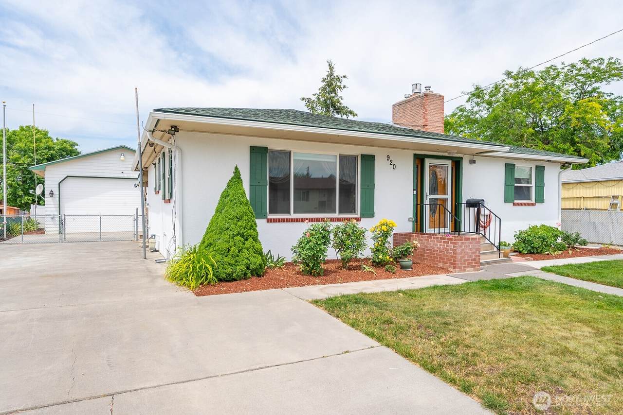 920 Dahlia Drive - Photo 1