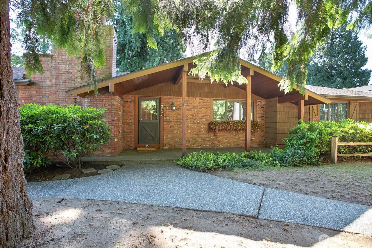 450 Wood Creek Drive - Photo 1