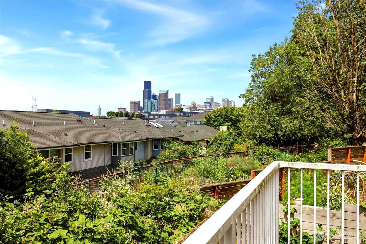 823 Davis Place - Photo 1