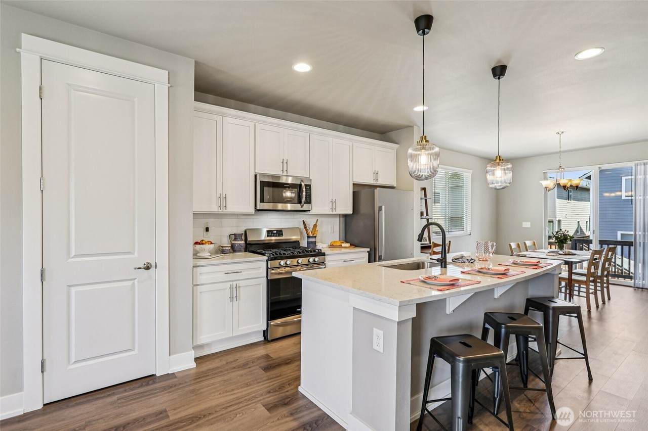 https://bt-photos.global.ssl.fastly.net/nwmls/1280_boomver_1_2542092-1.jpg