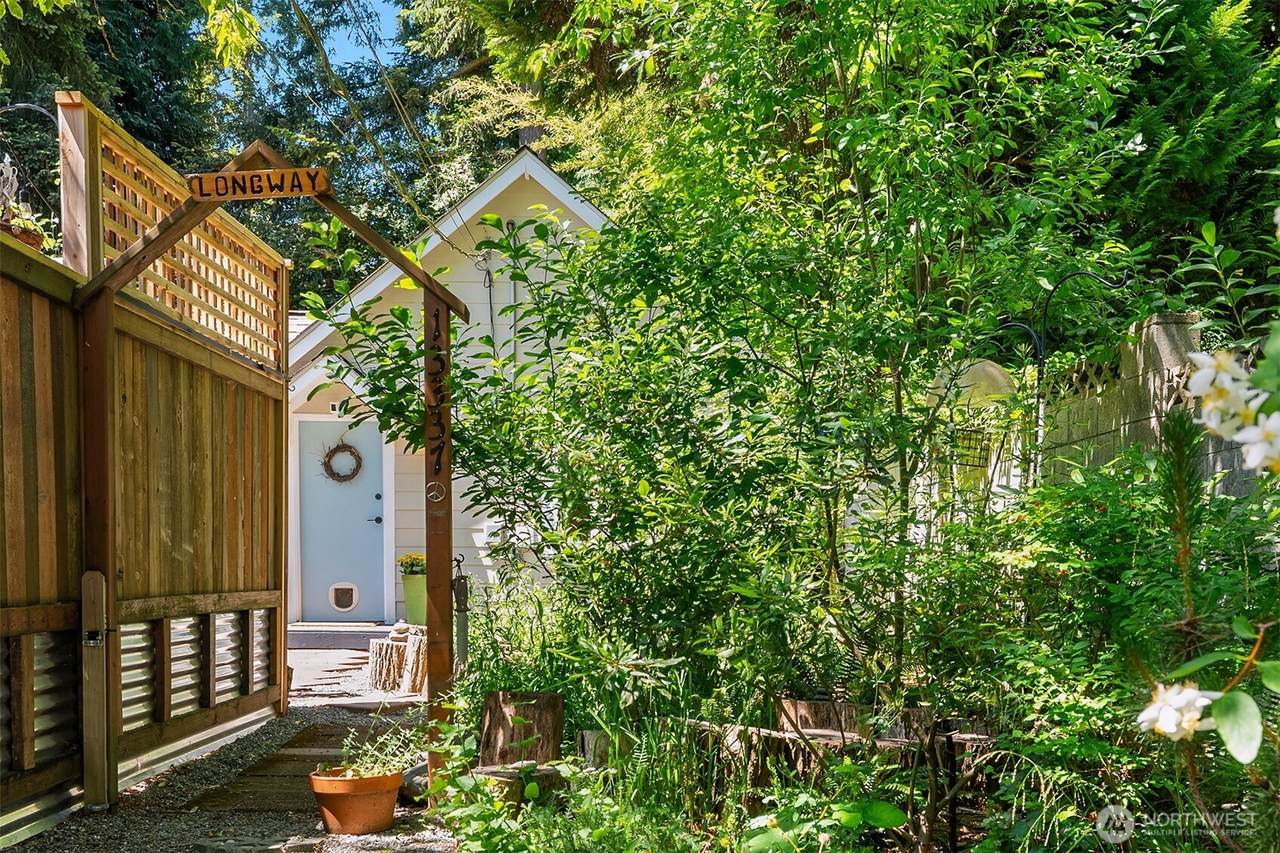 13337 25th Avenue - Photo 1