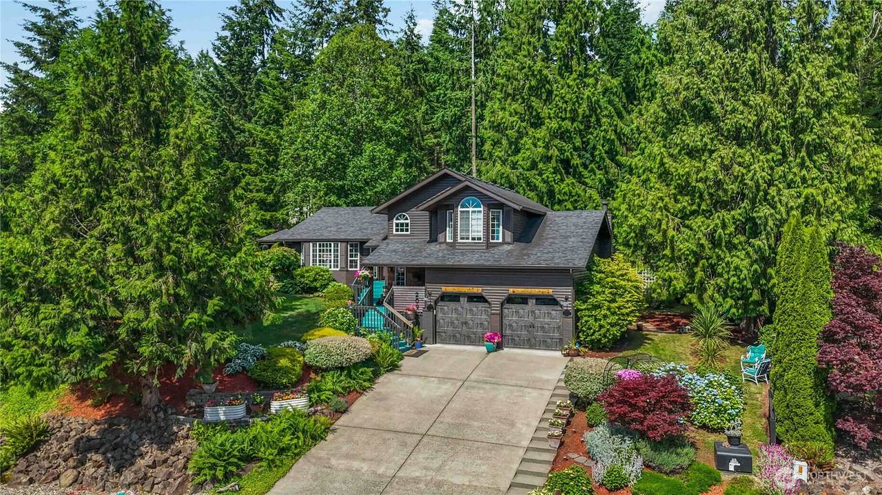 209 Beacon Hill Drive - Photo 1