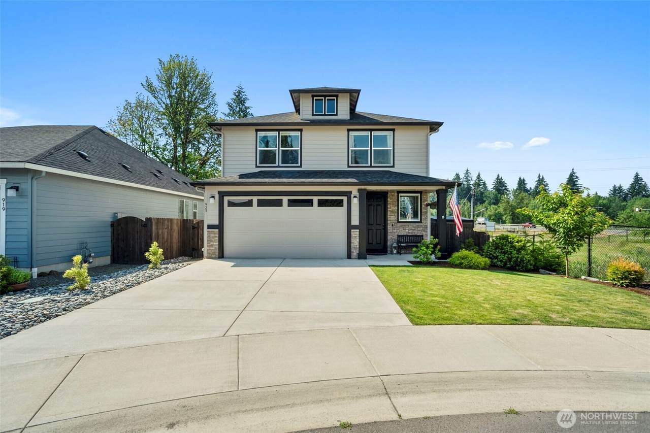 923 26th Way - Photo 1