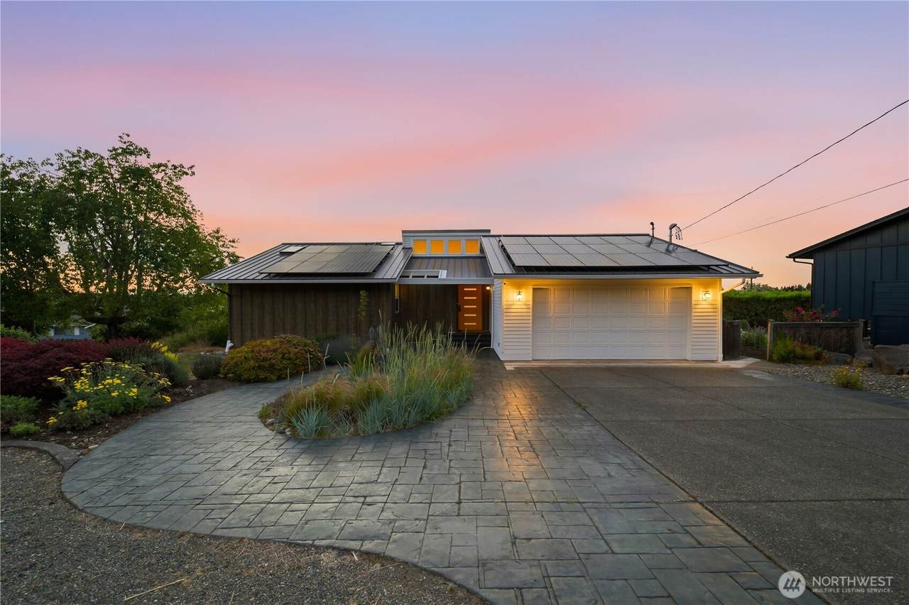 8615 43rd Street - Photo 1