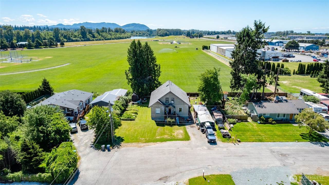 810 Cul De Sac Avenue - Photo 1
