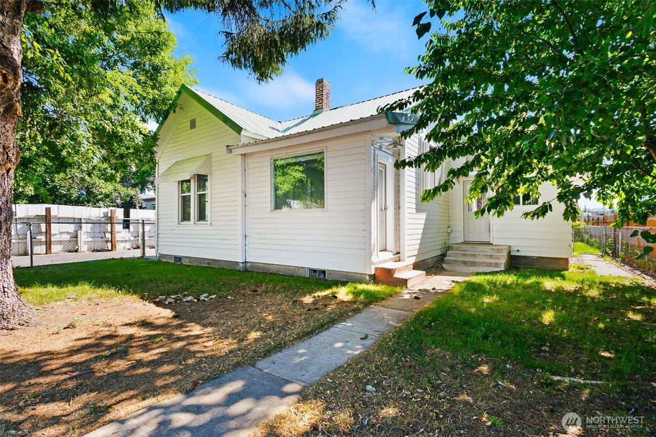 604 Pacific Street - Photo 1