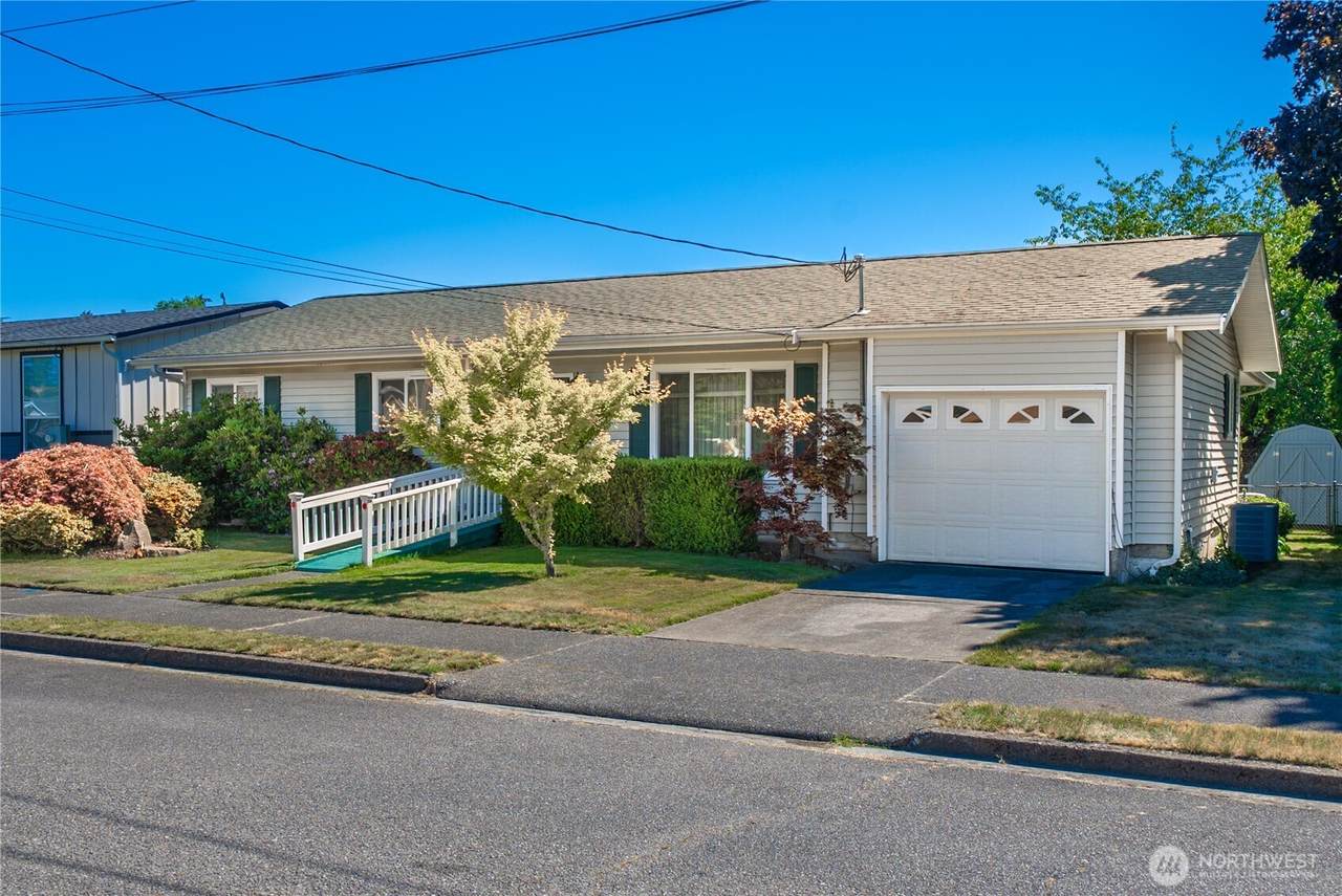 3008 Crane Avenue - Photo 1