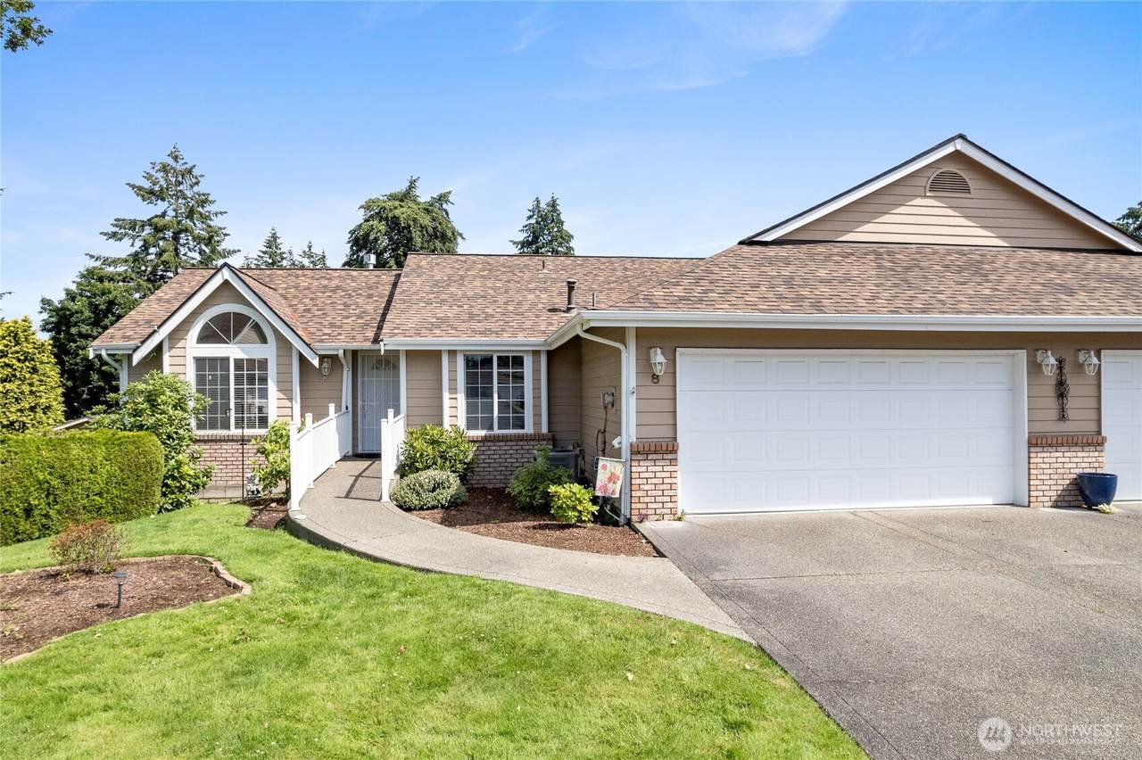 8 Lakewood Oaks Drive - Photo 1