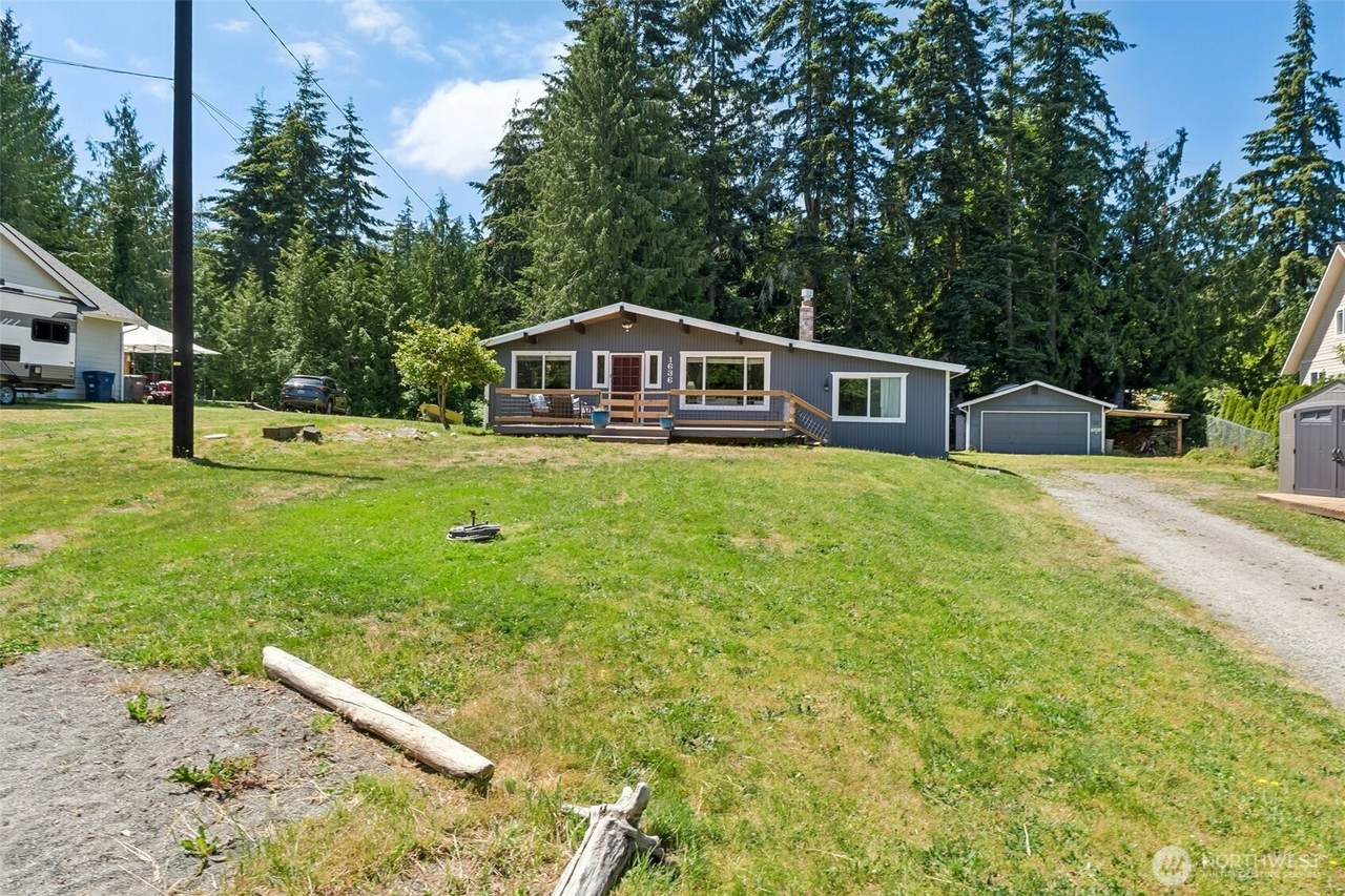 1636 Hemlock Drive - Photo 1