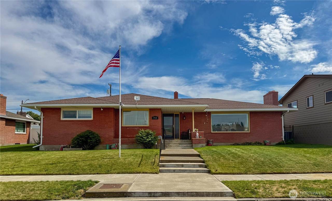 712 2nd Avenue - Photo 1