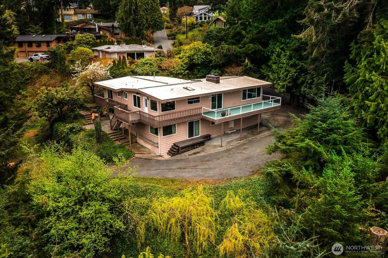 7413 Soundview Drive - Photo 1