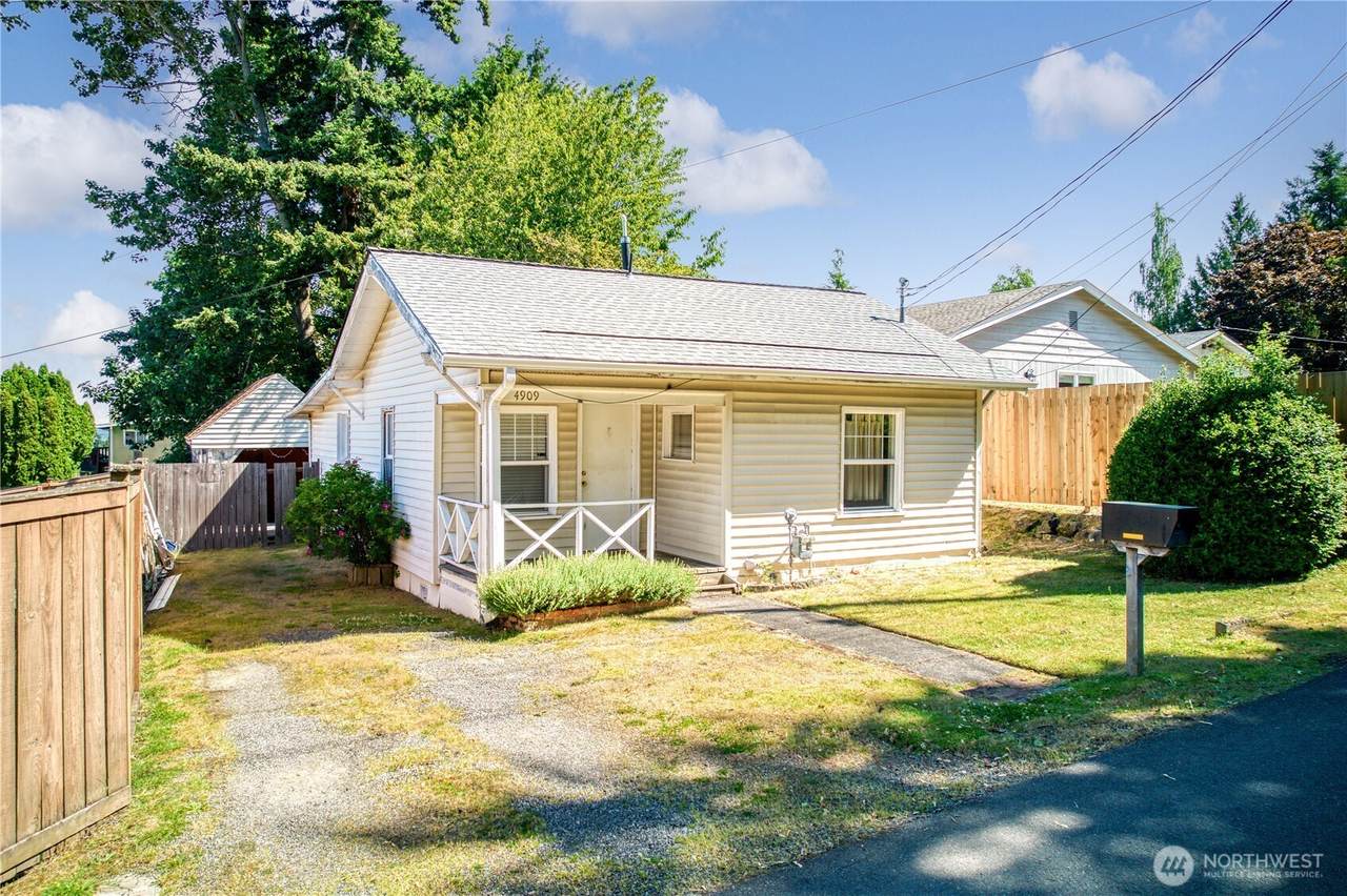 4909 N 38th St - Photo 1