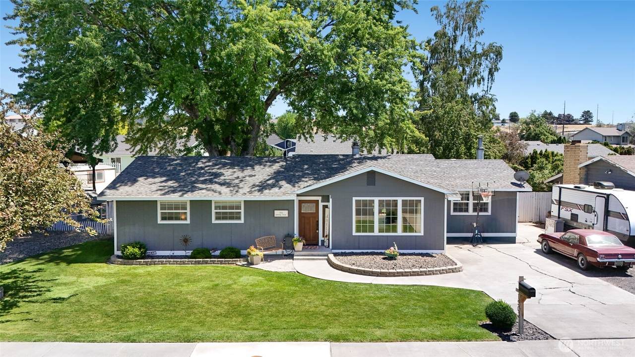 1503 Lakeway Drive - Photo 1