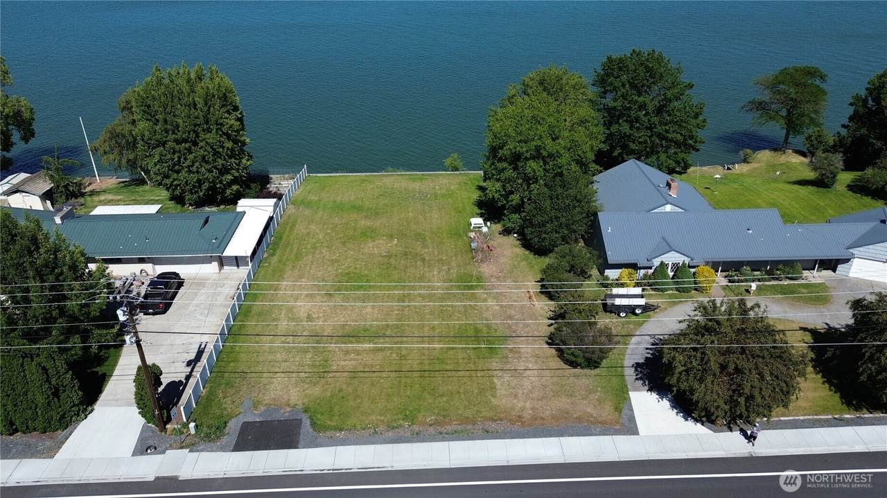 2023 Westshore Drive - Photo 1