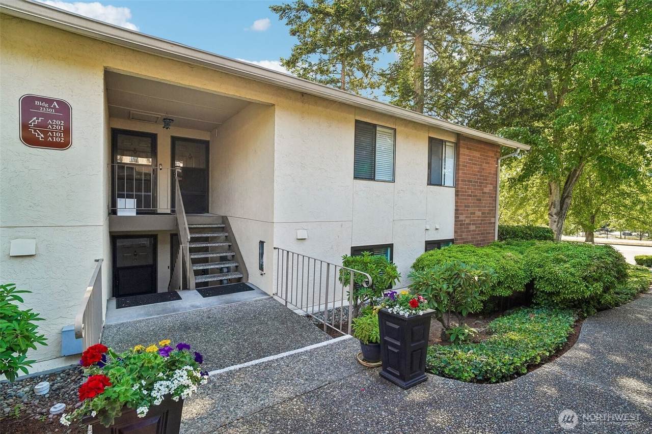 23301 Lakeview Drive - Photo 1