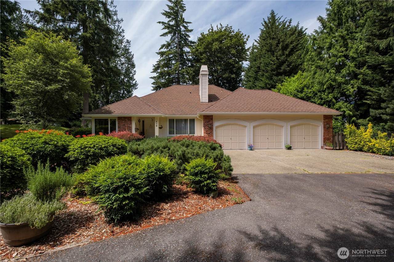 419 212th Avenue - Photo 1