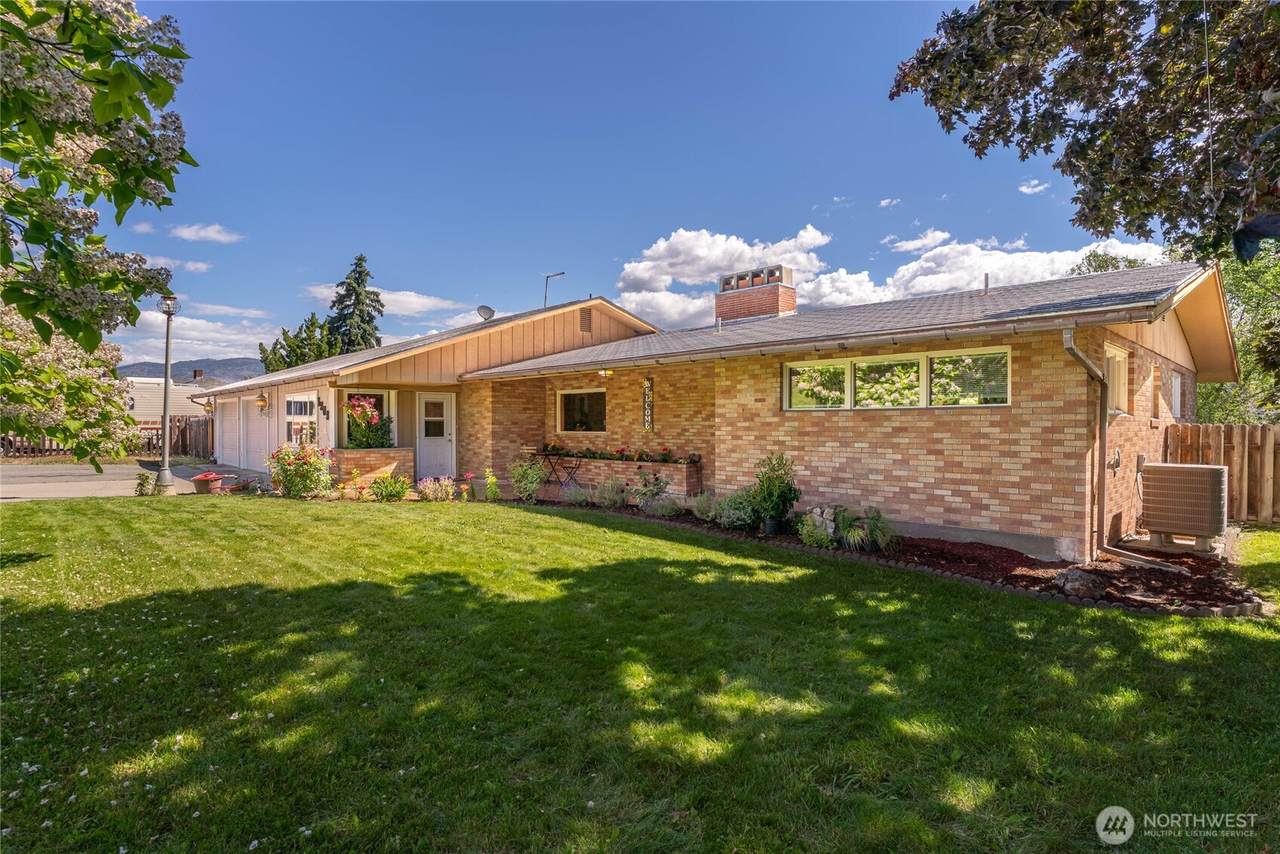1903 Deerpath Drive - Photo 1