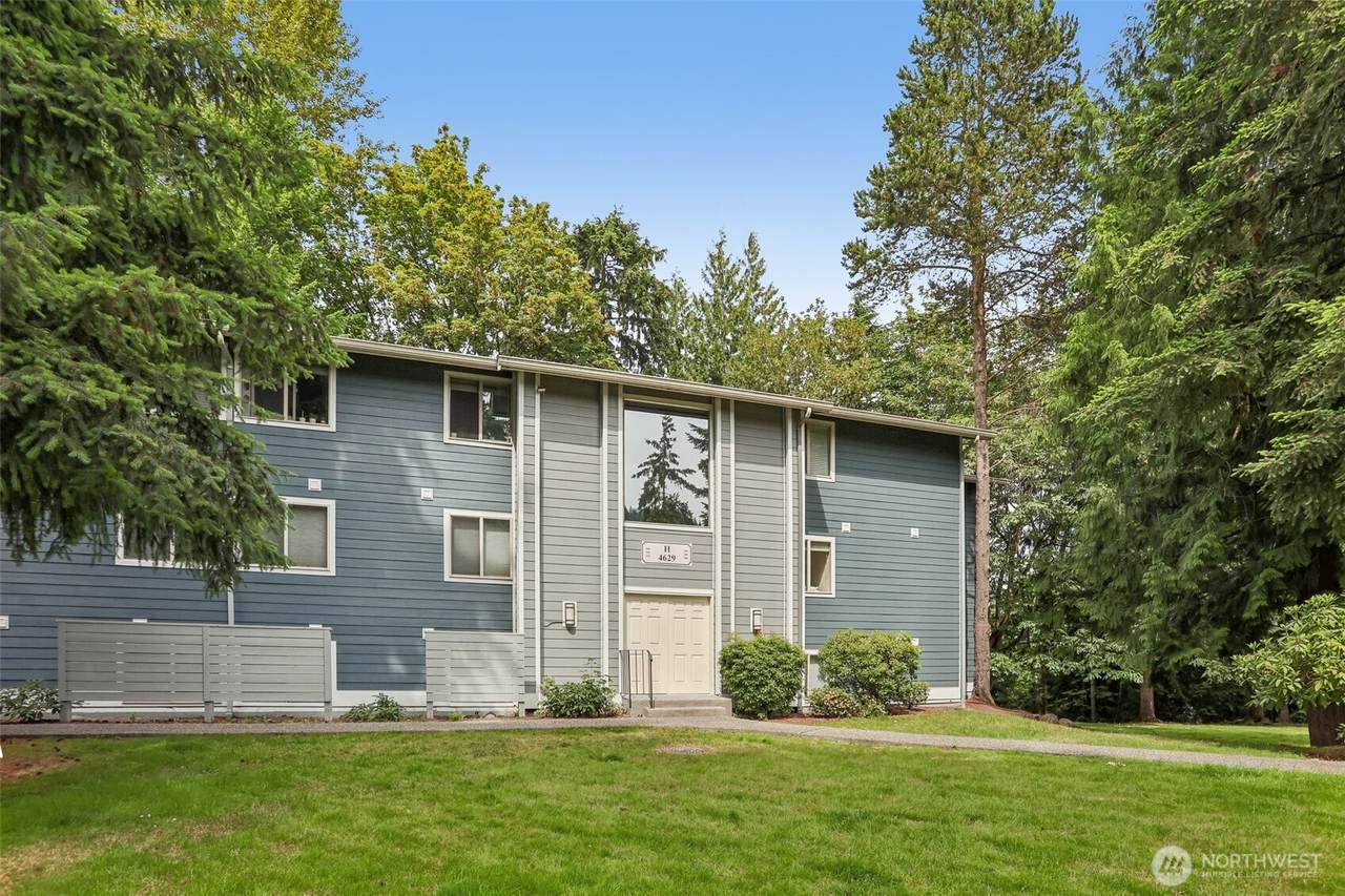 4629 Lake Sammamish Parkway - Photo 1