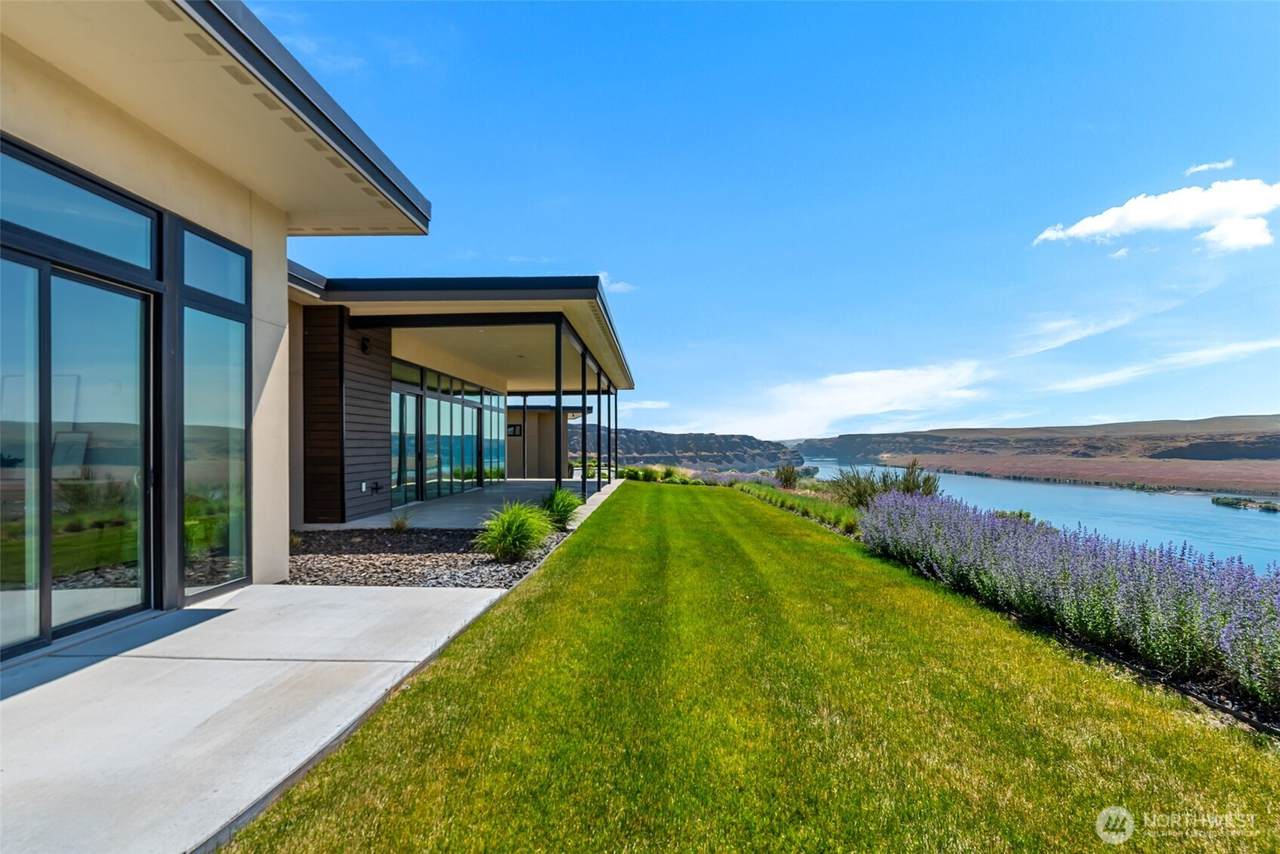 9665 Ridgeview Drive - Photo 1