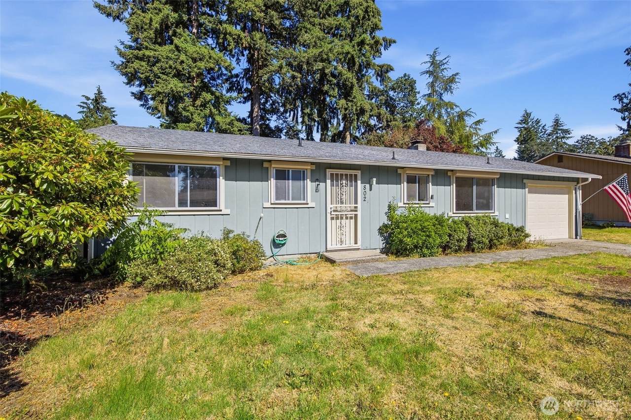 802 Oakcrest Drive - Photo 1