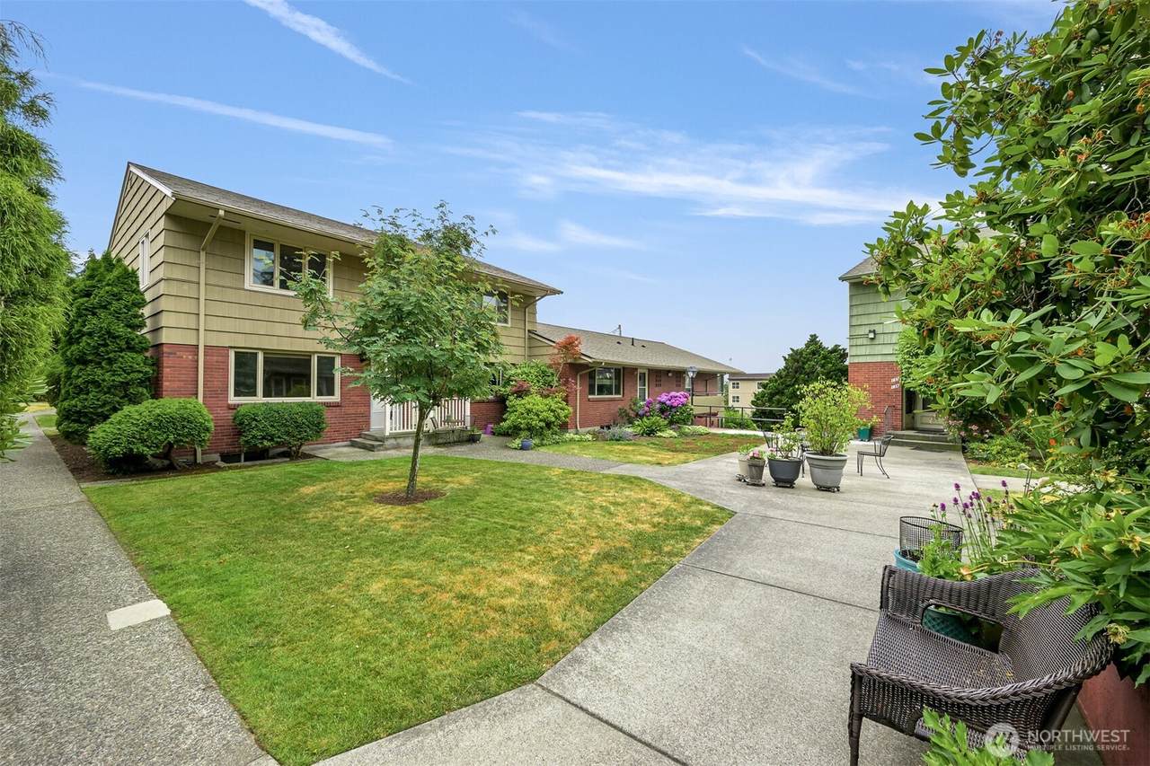 901 Forest Street - Photo 1